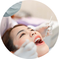 Bước 1: Khám tổng quát tình trạng răng miệng - Tư vấn kế hoạch điều trị.